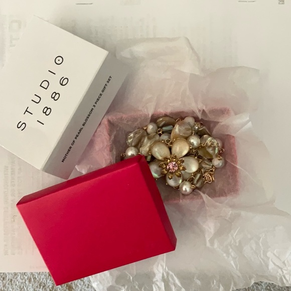 Avon Pearl Gold Bracelet Earrings Nevklace Set - Picture 2 of 14